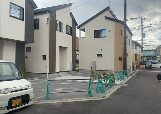 【前面道路含む現地写真_2】お持ちの車種によっては前面道路が広い方が便利でしょう。しかし、前面道路が広ければその分交通量が多くなるため、騒音などが気になる場合があります。実際に現地を見学し、周辺交通量や騒音などを確認しましょう！
