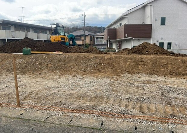 【その他設備】敷地内には、散水栓や立水栓があります。水道水を直接利用できるため、水を運ぶ手間を省くことが出来ます。大量の水を必要とする洗車作業や清掃などに役立ちます。その他設備とあわせて、現地でご確認ください。