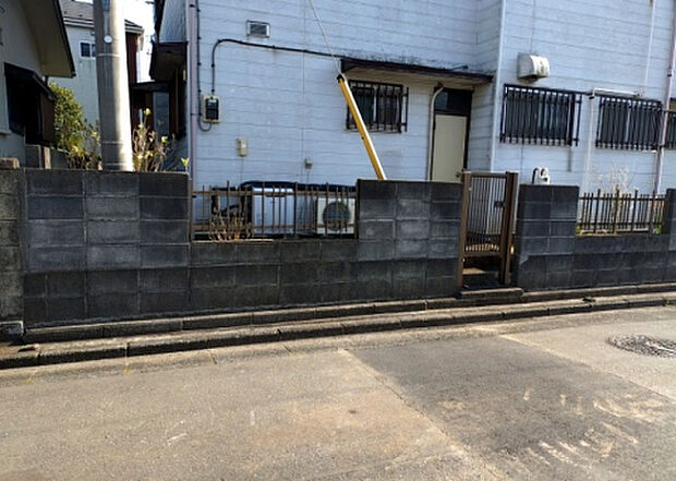 【物件からの展望_2】眺望を気にして物件を探す場合、前面に建物が建っていないか現地で確認しましょう!前面に建物があると景色はもちろん、日当たりや風通しにも影響が出てきます。住んだ時のことを想像しながら現地見学をしましょう。
