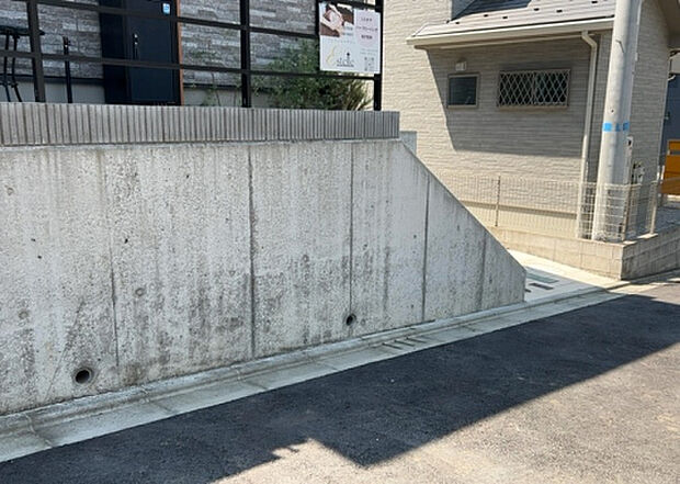 【物件からの展望_2】眺望を気にして物件を探す場合、前面に建物が建っていないか現地で確認しましょう!前面に建物があると景色はもちろん、日当たりや風通しにも影響が出てきます。住んだ時のことを想像しながら現地見学をしましょう。