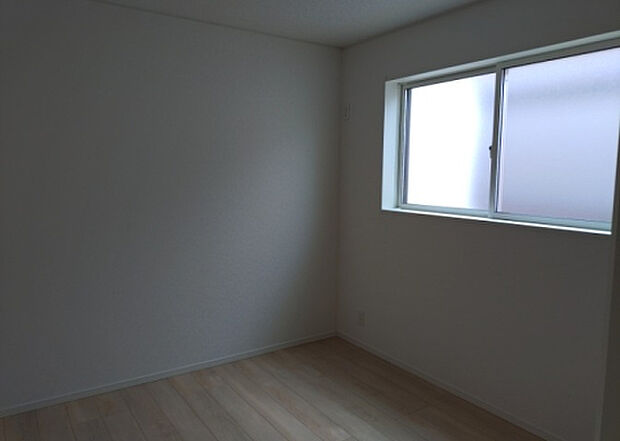 【子供部屋】子供が何人でも年齢によっては、受験時にしっかり壁のある個室があった方が良い場合もあります。難しい問題ですが、兄弟の人数や、性別や年齢差によって状況が異なりますので、数年後のこともしっかり考えましょう。