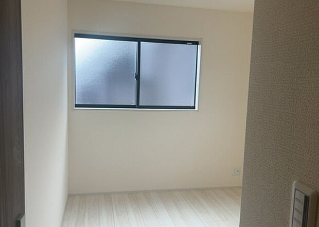 【子供部屋】子供が何人でも年齢によっては、受験時にしっかり壁のある個室があった方が良い場合もあります。難しい問題ですが、兄弟の人数や、性別や年齢差によって状況が異なりますので、数年後のこともしっかり考えましょう。