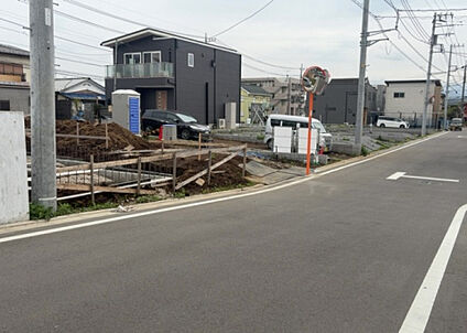 前面道路含む現地写真_2