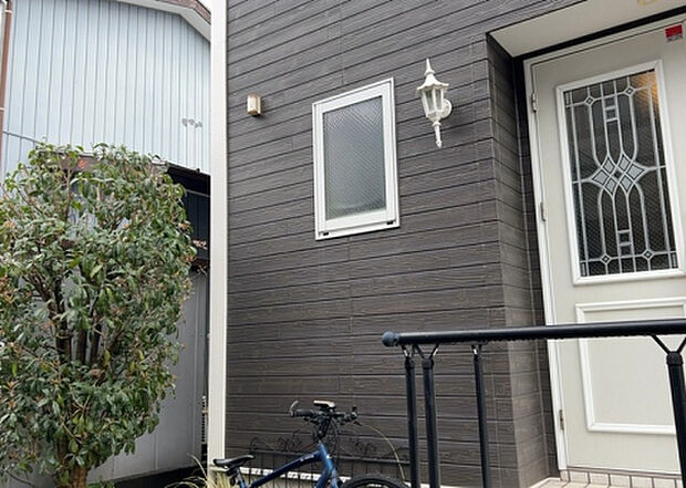 【物件からの展望_2】眺望を気にして物件を探す場合、前面に建物が建っていないか現地で確認しましょう!前面に建物があると景色はもちろん、日当たりや風通しにも影響が出てきます。住んだ時のことを想像しながら現地見学をしましょう。
