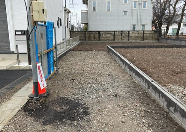 【駐車場_2】駐車場と明記されていても、最小スペースでつくられた駐車場だと大型車は駐車できなかったり、出入りしにくくなったりする可能性があります。お車のサイズと購入したい物件の駐車場のサイズを現地で確認しましょう。