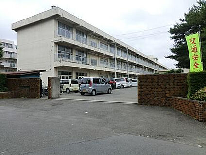 鶴の台小学校 489m(徒歩7分)