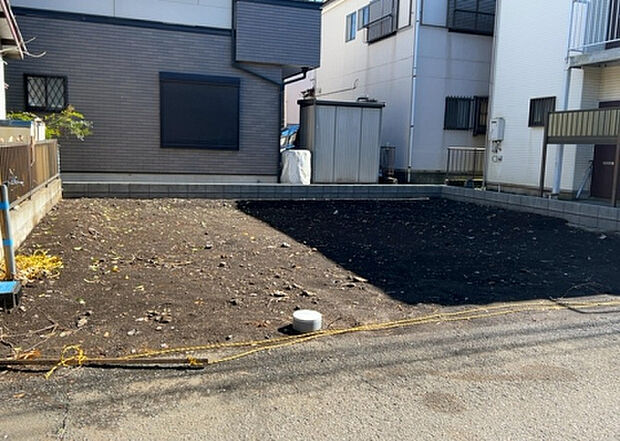【玄関_2】玄関は、狭すぎると複数人で使いにくく、広すぎても無駄な空間になりがちです。最低2畳を目安にして、家の広さとの兼ね合いや家族の人数を考慮して決めるとよいでしょう。現地を見学して快適な玄関を選びましょう!
