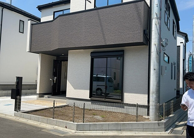 【前面道路含む現地写真_2】お持ちの車種によっては前面道路が広い方が便利でしょう。しかし、前面道路が広ければその分交通量が多くなるため、騒音などが気になる場合があります。実際に現地を見学し、周辺交通量や騒音などを確認しましょう!