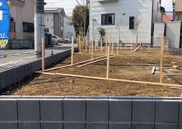 【外観_2】外観は建物の第一印象を決める重要な要素です。複数の方向から見ることで、建物の存在感や周辺との調和、デザインの良さなどがより明確に分かります。お気に入りの建物を見つけてみてください。