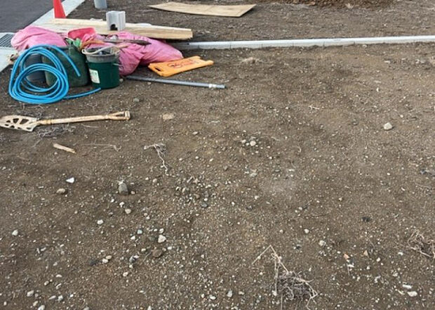 【玄関_2】玄関は、狭すぎると複数人で使いにくく、広すぎても無駄な空間になりがちです。最低2畳を目安にして、家の広さとの兼ね合いや家族の人数を考慮して決めるとよいでしょう。現地を見学して快適な玄関を選びましょう!