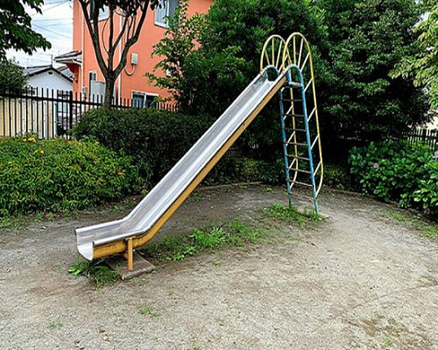 小山三ツ目東公園(約774m)