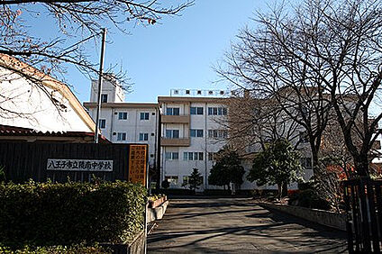 陵南中学校 891m(徒歩12分)
