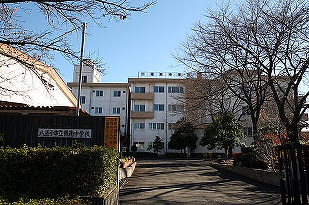 陵南中学校（約891m）