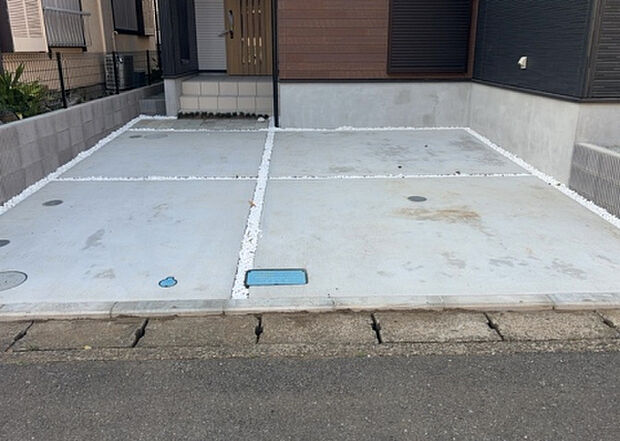 【駐車場】駐車場と明記されていても、最小スペースでつくられた駐車場だと大型車は駐車できなかったり、出入りしにくくなったりする可能性があります。お車のサイズと購入したい物件の駐車場のサイズを現地で確認しましょう。
