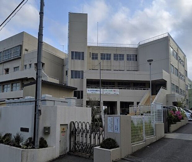 戸室小学校（約414m）