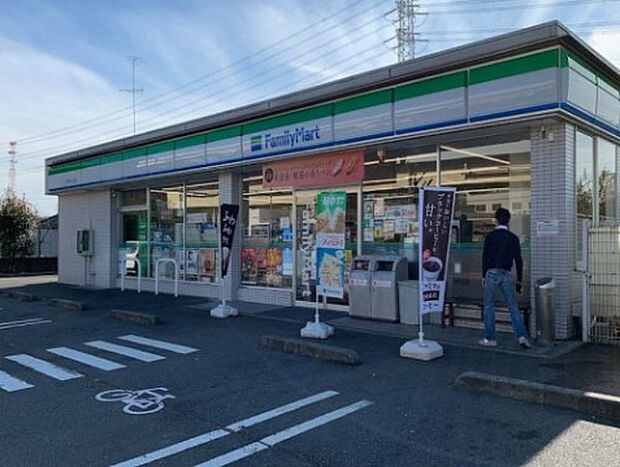 ファミリーマート　八王子バイパス店（約121m）