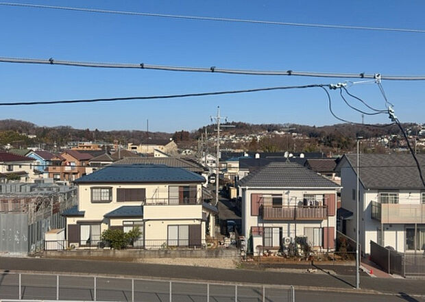 【物件からの展望】眺望を気にして物件を探す場合、前面に建物が建っていないか現地で確認しましょう！前面に建物があると景色はもちろん、日当たりや風通しにも影響が出てきます。住んだ時のことを想像しながら現地見学をしましょう。