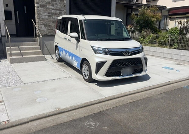 【駐車場】駐車場と明記されていても、最小スペースでつくられた駐車場だと大型車は駐車できなかったり、出入りしにくくなったりする可能性があります。お車のサイズと購入したい物件の駐車場のサイズを現地で確認しましょう。