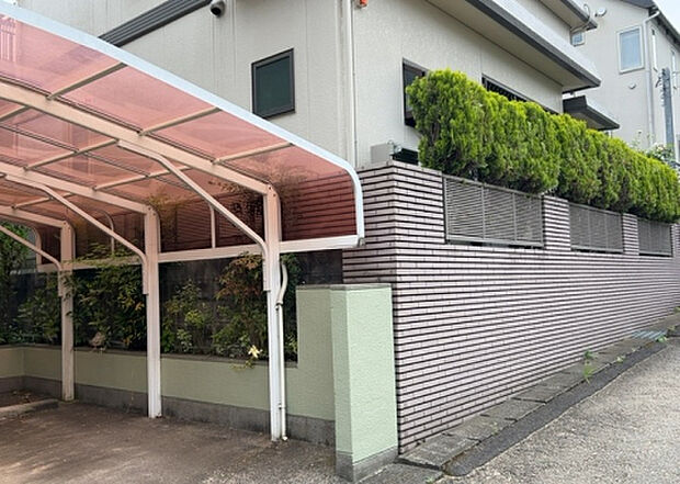 【物件からの展望_2】眺望を気にして物件を探す場合、前面に建物が建っていないか現地で確認しましょう!前面に建物があると景色はもちろん、日当たりや風通しにも影響が出てきます。住んだ時のことを想像しながら現地見学をしましょう。