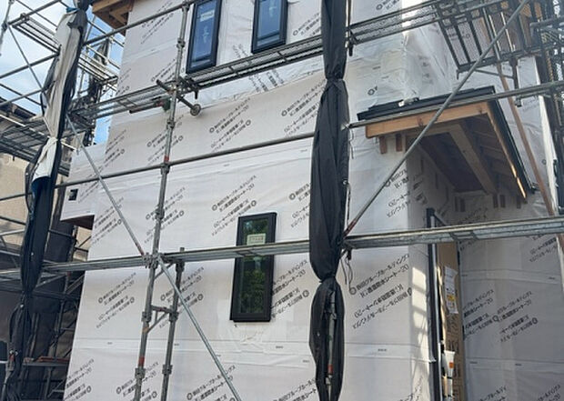 【外観_2】外観は建物の第一印象を決める重要な要素です。複数の方向から見ることで、建物の存在感や周辺との調和、デザインの良さなどがより明確に分かります。お気に入りの建物を見つけてみてください。