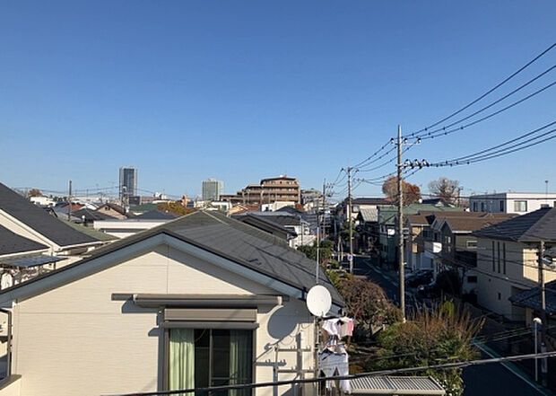【物件からの展望】眺望を気にして物件を探す場合、前面に建物が建っていないか現地で確認しましょう！前面に建物があると景色はもちろん、日当たりや風通しにも影響が出てきます。住んだ時のことを想像しながら現地見学をしましょう。