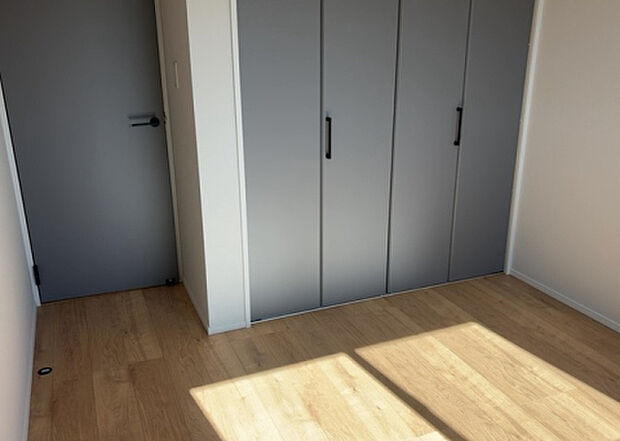 【子供部屋】子供が何人でも年齢によっては、受験時にしっかり壁のある個室があった方が良い場合もあります。難しい問題ですが、兄弟の人数や、性別や年齢差によって状況が異なりますので、数年後のこともしっかり考えましょう。