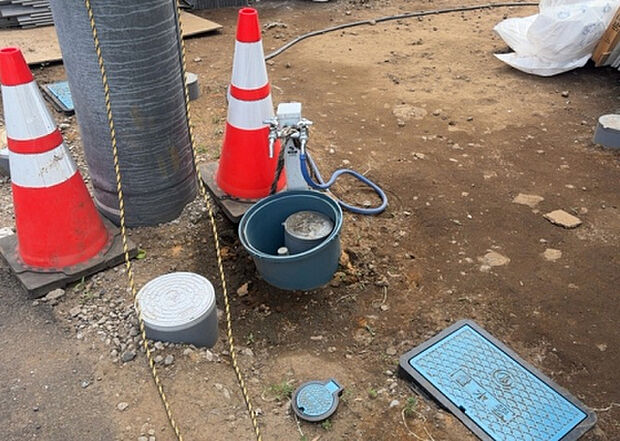 【その他設備】敷地内には、散水栓や立水栓があります。水道水を直接利用できるため、水を運ぶ手間を省くことが出来ます。大量の水を必要とする洗車作業や清掃などに役立ちます。その他設備とあわせて、現地でご確認ください。
