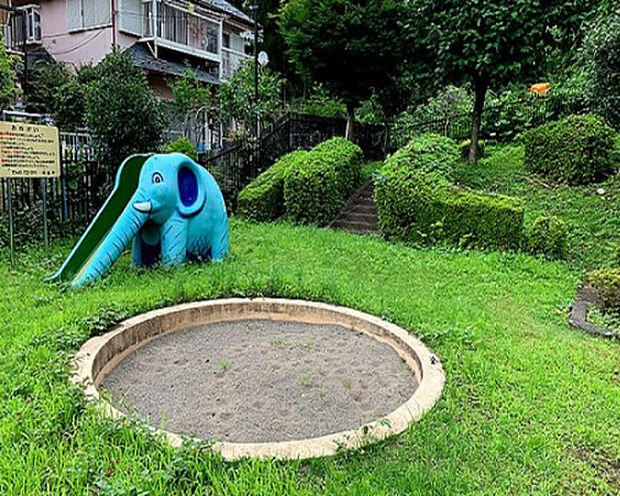 上小山田谷戸川児童公園（約199m）
