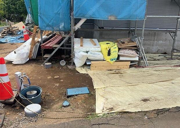 【駐車場_2】駐車場と明記されていても、最小スペースでつくられた駐車場だと大型車は駐車できなかったり、出入りしにくくなったりする可能性があります。お車のサイズと購入したい物件の駐車場のサイズを現地で確認しましょう。