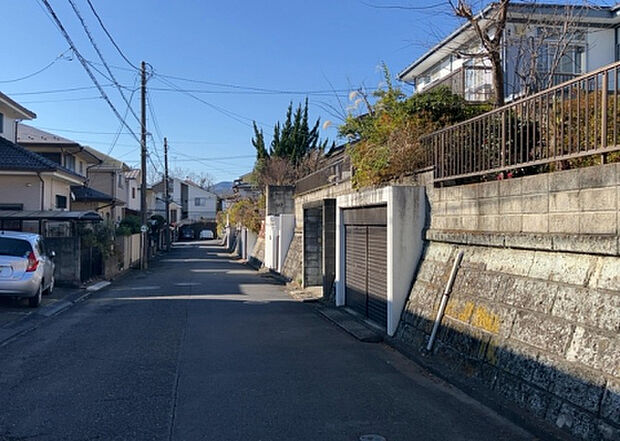 【物件からの展望_2】眺望を気にして物件を探す場合、前面に建物が建っていないか現地で確認しましょう!前面に建物があると景色はもちろん、日当たりや風通しにも影響が出てきます。住んだ時のことを想像しながら現地見学をしましょう。