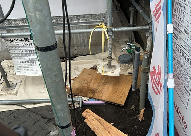 【その他設備】敷地内には、散水栓や立水栓があります。水道水を直接利用できるため、水を運ぶ手間を省くことが出来ます。大量の水を必要とする洗車作業や清掃などに役立ちます。その他設備とあわせて、現地でご確認ください。