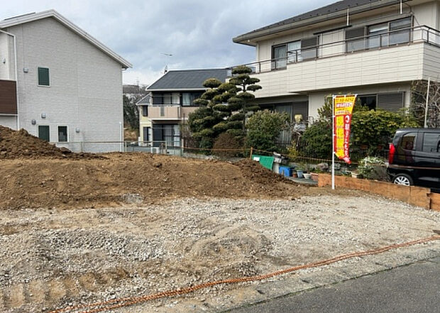 【その他設備】敷地内には、散水栓や立水栓があります。水道水を直接利用できるため、水を運ぶ手間を省くことが出来ます。大量の水を必要とする洗車作業や清掃などに役立ちます。その他設備とあわせて、現地でご確認ください。