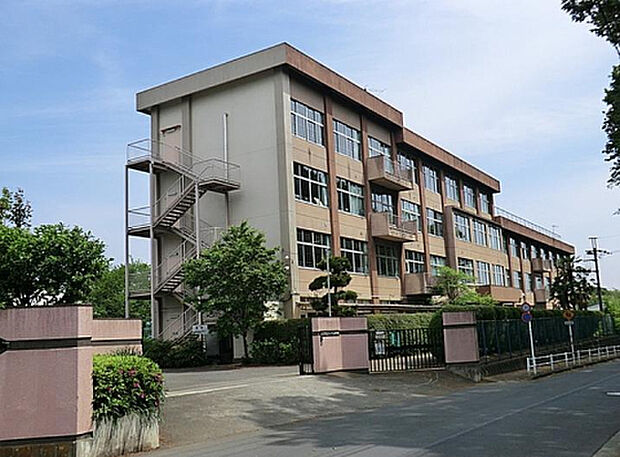 ひよどり山中学校（約1,102m）