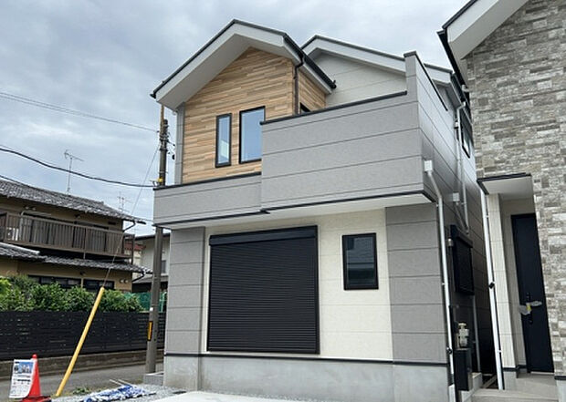 【外観_2】外観は建物の第一印象を決める重要な要素です。複数の方向から見ることで、建物の存在感や周辺との調和、デザインの良さなどがより明確に分かります。お気に入りの建物を見つけてみてください。