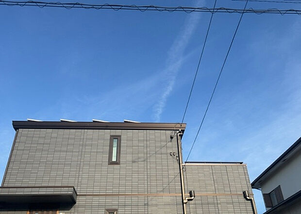 【物件からの展望_2】眺望を気にして物件を探す場合、前面に建物が建っていないか現地で確認しましょう！前面に建物があると景色はもちろん、日当たりや風通しにも影響が出てきます。住んだ時のことを想像しながら現地見学をしましょう。