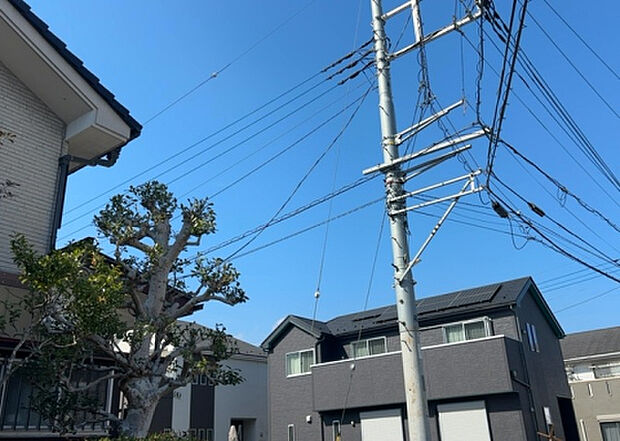 【物件からの展望_2】眺望を気にして物件を探す場合、前面に建物が建っていないか現地で確認しましょう!前面に建物があると景色はもちろん、日当たりや風通しにも影響が出てきます。住んだ時のことを想像しながら現地見学をしましょう。