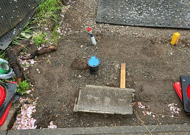 【その他設備】敷地内には、散水栓や立水栓があります。水道水を直接利用できるため、水を運ぶ手間を省くことが出来ます。大量の水を必要とする洗車作業や清掃などに役立ちます。その他設備とあわせて、現地でご確認ください。