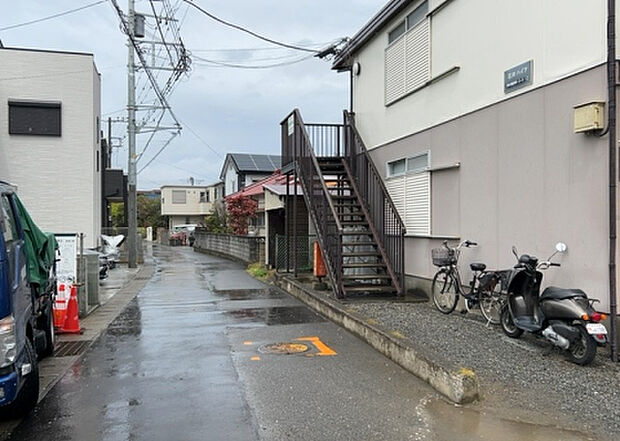 【物件からの展望_2】眺望を気にして物件を探す場合、前面に建物が建っていないか現地で確認しましょう！前面に建物があると景色はもちろん、日当たりや風通しにも影響が出てきます。住んだ時のことを想像しながら現地見学をしましょう。