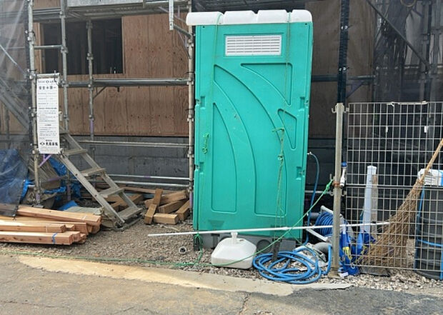 【駐車場_2】駐車場と明記されていても、最小スペースでつくられた駐車場だと大型車は駐車できなかったり、出入りしにくくなったりする可能性があります。お車のサイズと購入したい物件の駐車場のサイズを現地で確認しましょう。