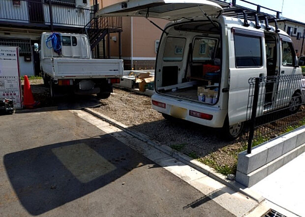 【駐車場_2】駐車場と明記されていても、最小スペースでつくられた駐車場だと大型車は駐車できなかったり、出入りしにくくなったりする可能性があります。お車のサイズと購入したい物件の駐車場のサイズを現地で確認しましょう。