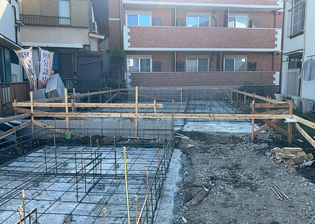 【外観_2】外観は建物の第一印象を決める重要な要素です。複数の方向から見ることで、建物の存在感や周辺との調和、デザインの良さなどがより明確に分かります。お気に入りの建物を見つけてみてください。