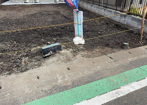 【駐車場_2】駐車場と明記されていても、最小スペースでつくられた駐車場だと大型車は駐車できなかったり、出入りしにくくなったりする可能性があります。お車のサイズと購入したい物件の駐車場のサイズを現地で確認しましょう。