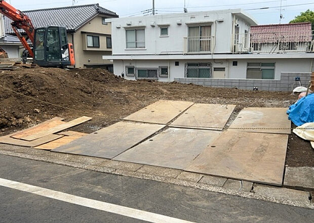 【駐車場_2】駐車場と明記されていても、最小スペースでつくられた駐車場だと大型車は駐車できなかったり、出入りしにくくなったりする可能性があります。お車のサイズと購入したい物件の駐車場のサイズを現地で確認しましょう。