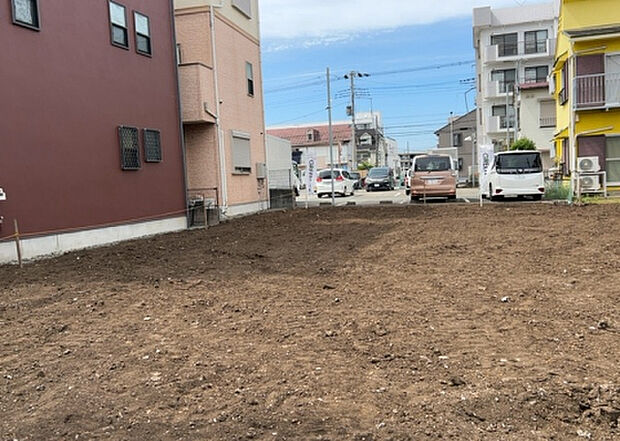 【外観_2】外観は建物の第一印象を決める重要な要素です。複数の方向から見ることで、建物の存在感や周辺との調和、デザインの良さなどがより明確に分かります。お気に入りの建物を見つけてみてください。