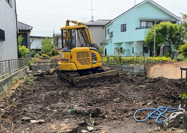【玄関_2】玄関は、狭すぎると複数人で使いにくく、広すぎても無駄な空間になりがちです。最低2畳を目安にして、家の広さとの兼ね合いや家族の人数を考慮して決めるとよいでしょう。現地を見学して快適な玄関を選びましょう！
