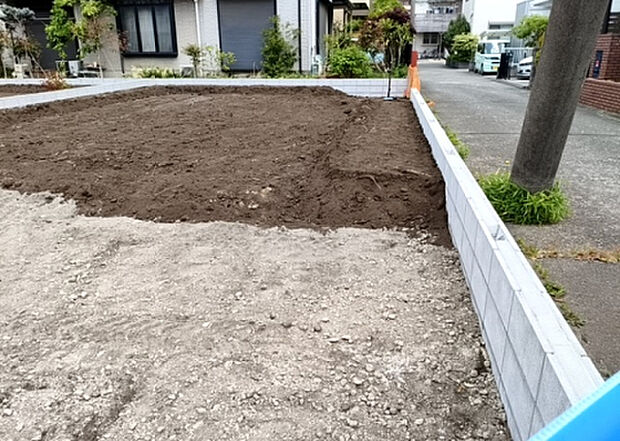 【外観_2】外観は建物の第一印象を決める重要な要素です。複数の方向から見ることで、建物の存在感や周辺との調和、デザインの良さなどがより明確に分かります。お気に入りの建物を見つけてみてください。