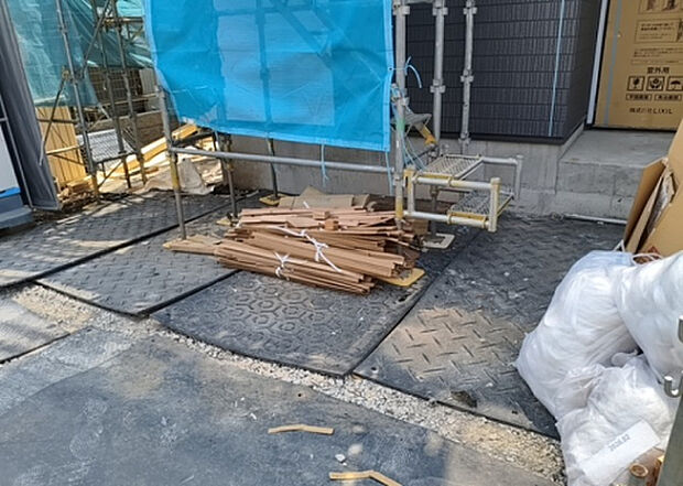 【駐車場_2】駐車場と明記されていても、最小スペースでつくられた駐車場だと大型車は駐車できなかったり、出入りしにくくなったりする可能性があります。お車のサイズと購入したい物件の駐車場のサイズを現地で確認しましょう。