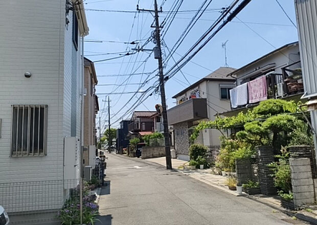 【物件からの展望_2】眺望を気にして物件を探す場合、前面に建物が建っていないか現地で確認しましょう!前面に建物があると景色はもちろん、日当たりや風通しにも影響が出てきます。住んだ時のことを想像しながら現地見学をしましょう。