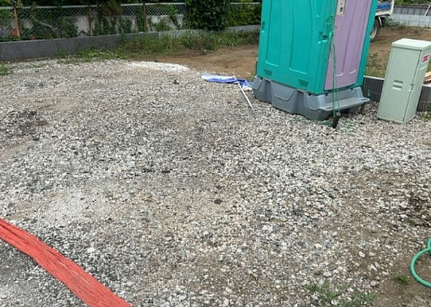 【駐車場_2】駐車場と明記されていても、最小スペースでつくられた駐車場だと大型車は駐車できなかったり、出入りしにくくなったりする可能性があります。お車のサイズと購入したい物件の駐車場のサイズを現地で確認しましょう。