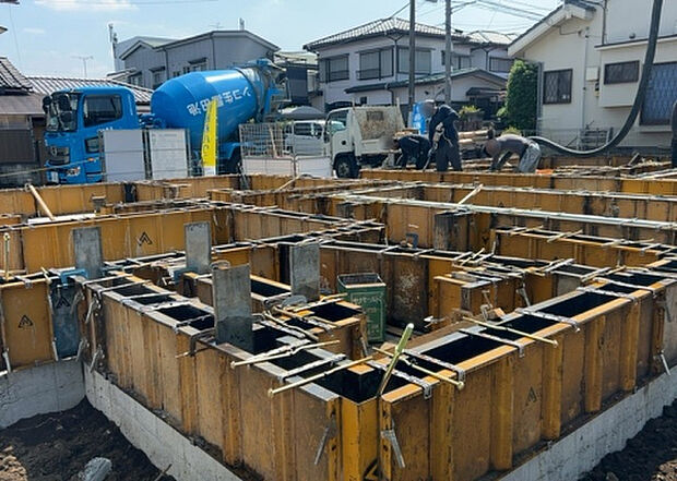 【物件からの展望_2】眺望を気にして物件を探す場合、前面に建物が建っていないか現地で確認しましょう!前面に建物があると景色はもちろん、日当たりや風通しにも影響が出てきます。住んだ時のことを想像しながら現地見学をしましょう。